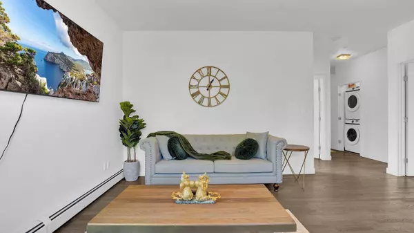 305 18 AVE SW #212, Calgary, AB t2S 3h1