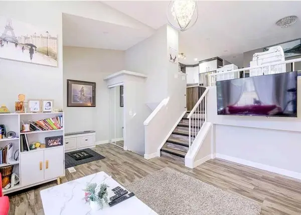 6923 Laguna WAY NE, Calgary, AB T1Y 6W2