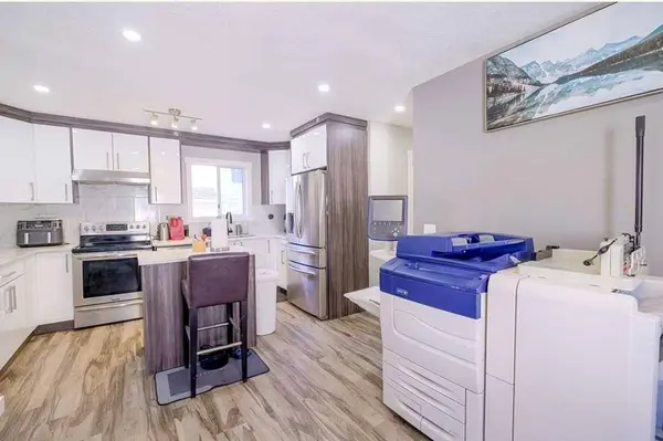 6923 Laguna WAY NE, Calgary, AB T1Y 6W2