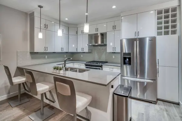 2428 30 ST SW #3, Calgary, AB T3E 2M1