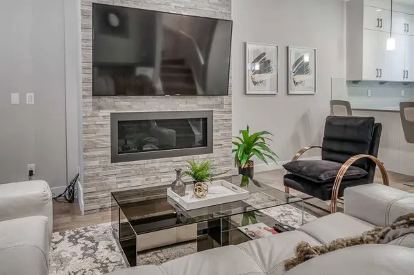 2428 30 ST SW #3, Calgary, AB T3E 2M1