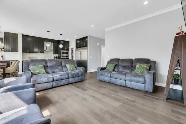 131 Sherview GRV NW, Calgary, AB T3R 0Y4