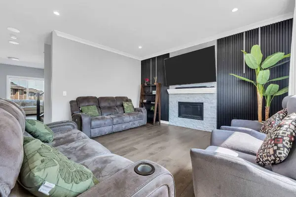 131 Sherview GRV NW, Calgary, AB T3R 0Y4