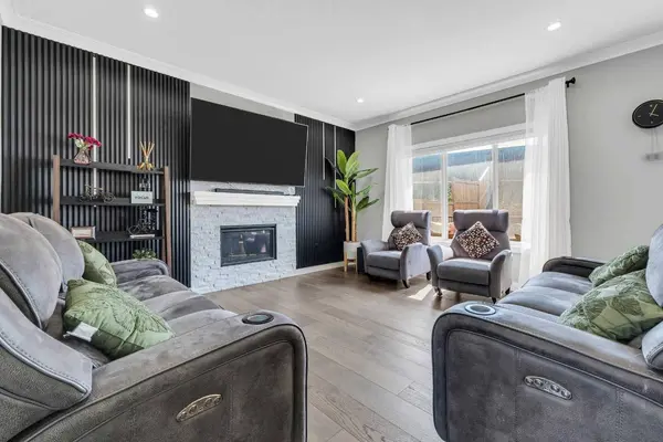 131 Sherview GRV NW, Calgary, AB T3R 0Y4