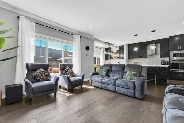 131 Sherview GRV NW, Calgary, AB T3R 0Y4
