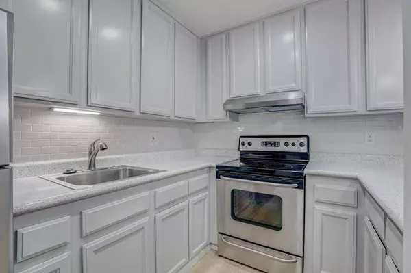 720 Woodside LN #8, Sacramento, CA 95825