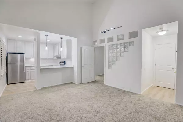 720 Woodside LN #8, Sacramento, CA 95825