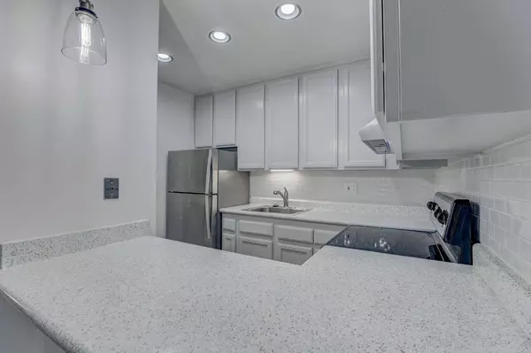 720 Woodside LN #8, Sacramento, CA 95825