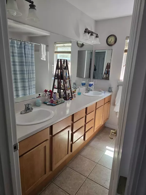 380 Butterfly Ln, Nipomo, CA 93444-9749