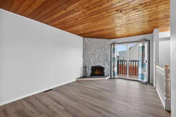 1203 44 ST SE #E, Calgary, AB T2A5E6