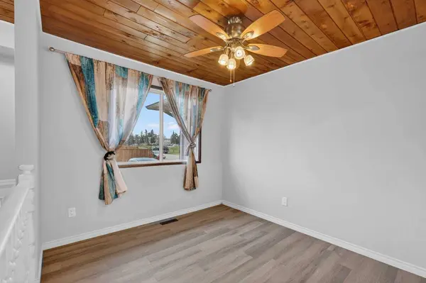 1203 44 ST SE #E, Calgary, AB T2A5E6