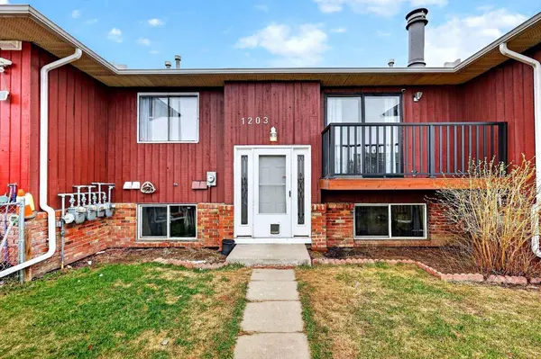 1203 44 ST SE #E, Calgary, AB T2A5E6