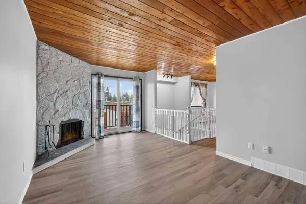 1203 44 ST SE #E, Calgary, AB T2A5E6