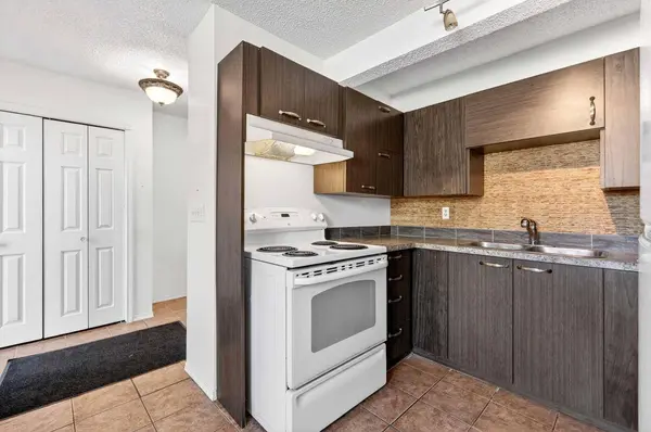5615 1 AVE SE, Calgary, AB T2A 5Z6