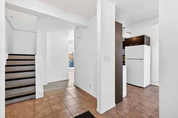 5615 1 AVE SE, Calgary, AB T2A 5Z6