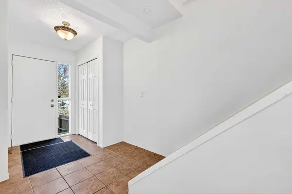 5615 1 AVE SE, Calgary, AB T2A 5Z6