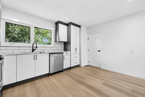 5423 Madigan DR NE, Calgary, AB T2A 5T5
