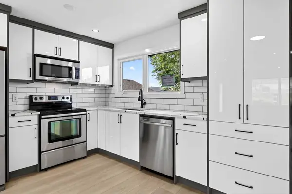 5423 Madigan DR NE, Calgary, AB T2A 5T5