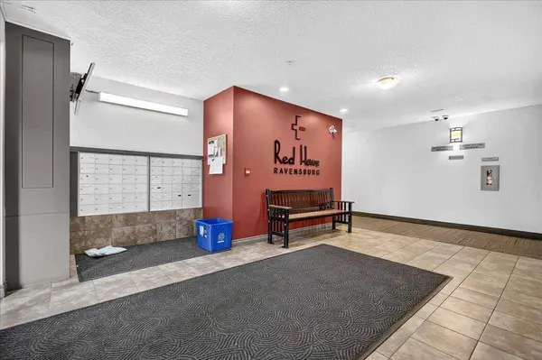 70 Royal Oak PLZ NW #303, Calgary, AB T3G0C6