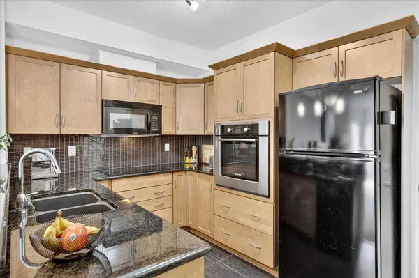 70 Royal Oak PLZ NW #303, Calgary, AB T3G0C6