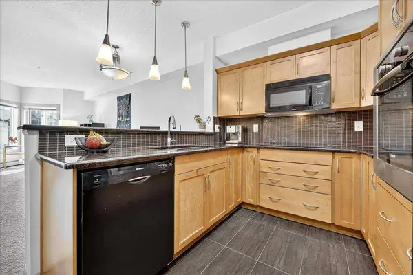 70 Royal Oak PLZ NW #303, Calgary, AB T3G0C6
