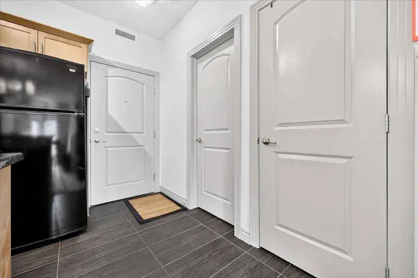 70 Royal Oak PLZ NW #303, Calgary, AB T3G0C6