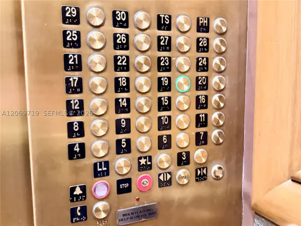 1000 W Island Blvd #1911, Aventura, FL 33160