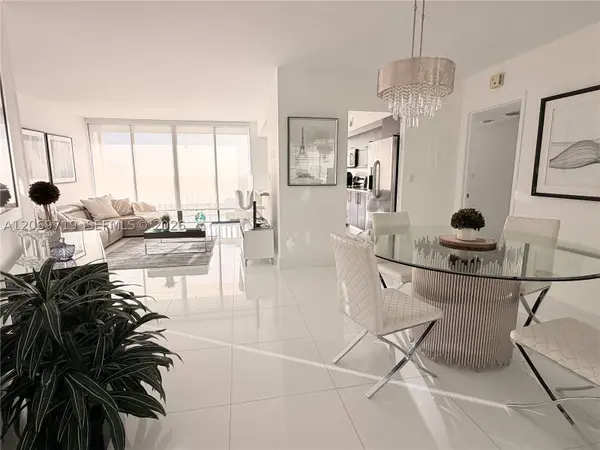 1000 W Island Blvd #1911, Aventura, FL 33160