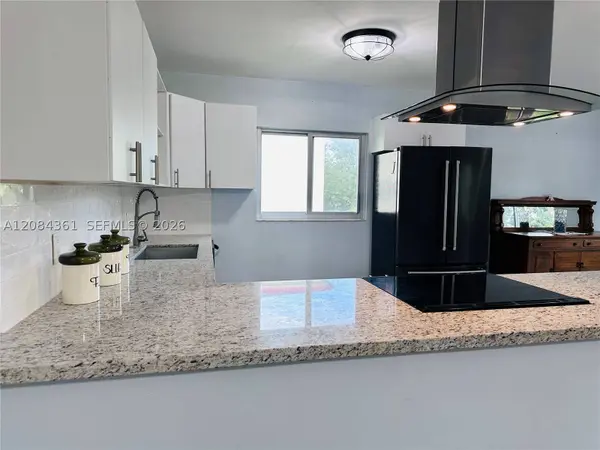 850 SW 133rd Ter #318B, Pembroke Pines, FL 33027