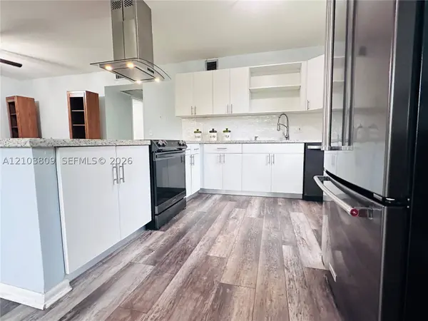 850 SW 133rd Ter #318B, Pembroke Pines, FL 33027