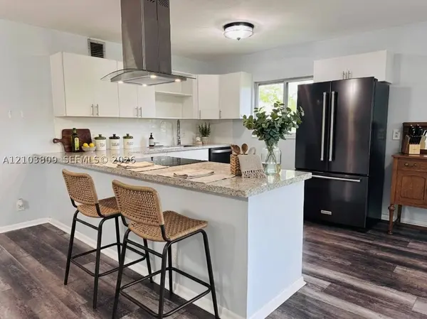850 SW 133rd Ter #318B, Pembroke Pines, FL 33027