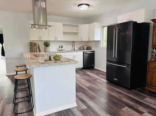 850 SW 133rd Ter #318B, Pembroke Pines, FL 33027