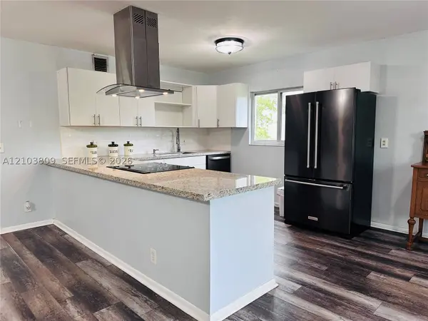 850 SW 133rd Ter #318B, Pembroke Pines, FL 33027