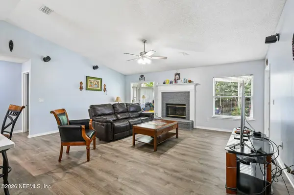 1585 SADDLEBROOK LN, Jacksonville, FL 32221