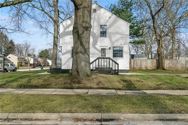 2577 Hawthorne RD, Cuyahoga Falls, OH 44221