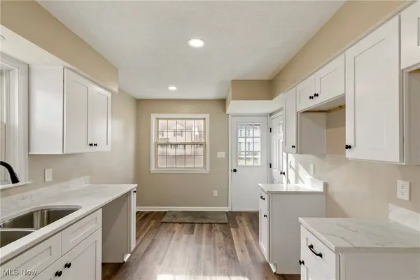 2577 Hawthorne RD, Cuyahoga Falls, OH 44221