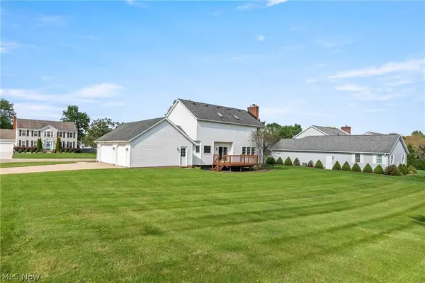 906 Southmoor CIR NE, Canton, OH 44721