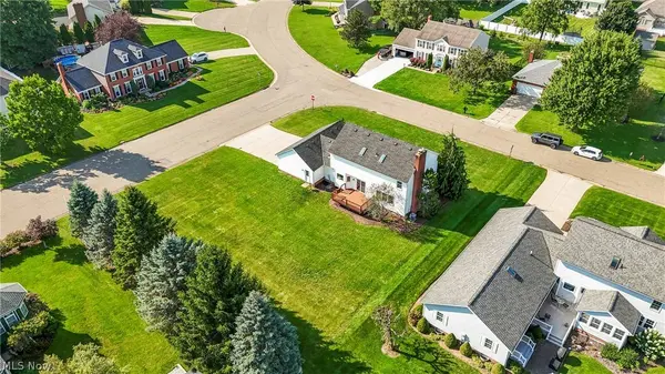 906 Southmoor CIR NE, Canton, OH 44721