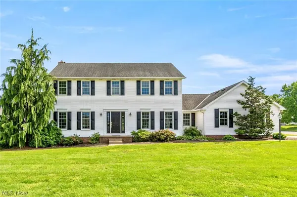 906 Southmoor CIR NE