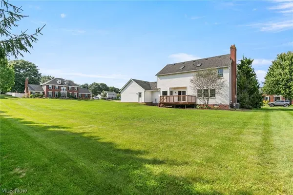 906 Southmoor CIR NE, Canton, OH 44721