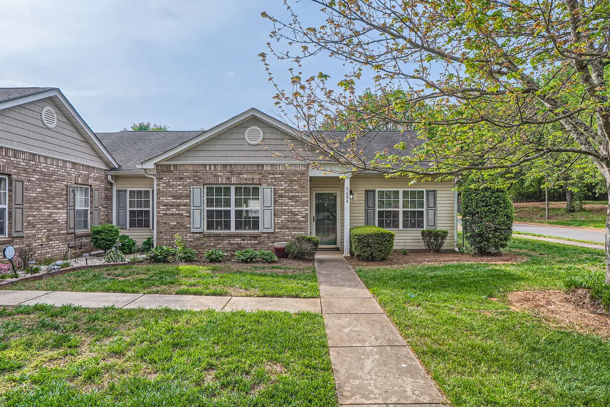 5604 Bradford Lake Ln, Charlotte, NC 28269-1368
