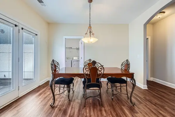 5604 Bradford Lake Ln, Charlotte, NC 28269-1368