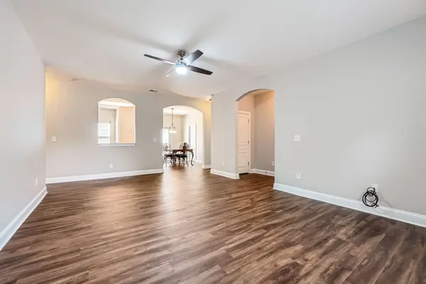 5604 Bradford Lake Ln, Charlotte, NC 28269-1368