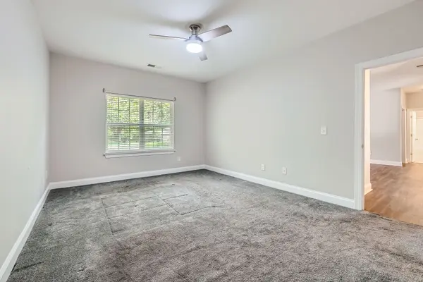 5604 Bradford Lake Ln, Charlotte, NC 28269-1368