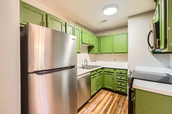 5913 Crape Myrtle Ln, Charlotte, NC 28216-1411