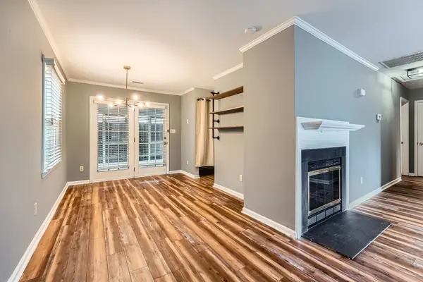 5913 Crape Myrtle Ln, Charlotte, NC 28216-1411