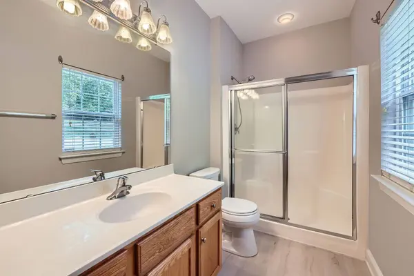 5604 Bradford Lake Ln, Charlotte, NC 28269-1368