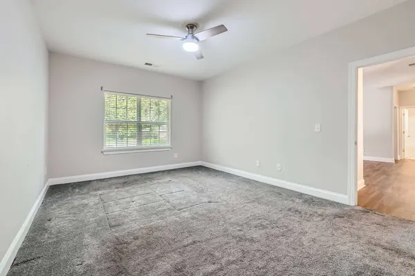 5604 Bradford Lake Ln, Charlotte, NC 28269-1368