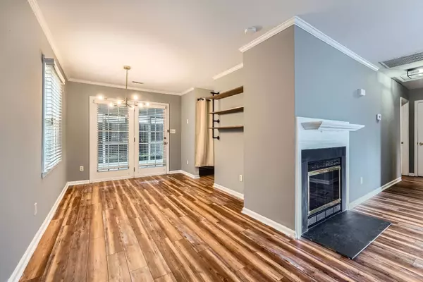 5913 Crape Myrtle Ln, Charlotte, NC 28216-1411