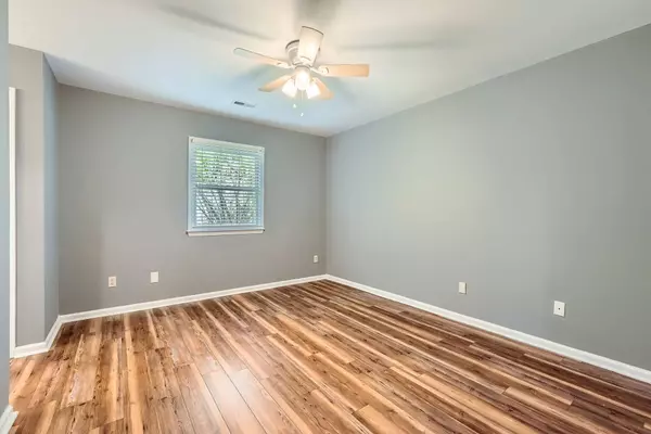 5913 Crape Myrtle Ln, Charlotte, NC 28216-1411